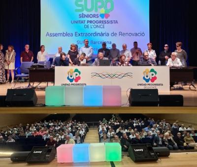 Foto de la mesa de la ejecutiva de SUPO y el público durante la asamblea