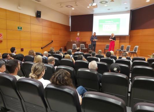 Cerca de 50 personas nos reunimos ayer para disfrutar de una actividad en Alicante.